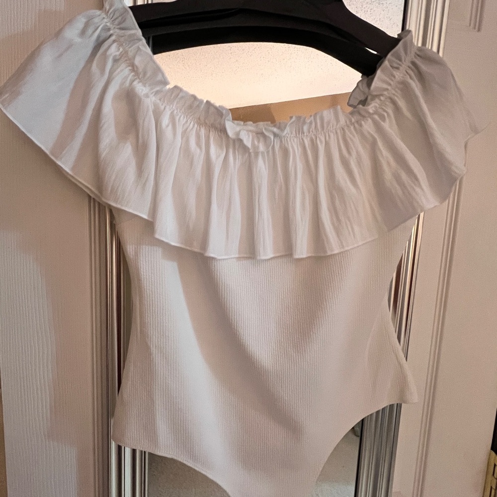 TCEC White Ruffled Off-Shoulder Bodysuit